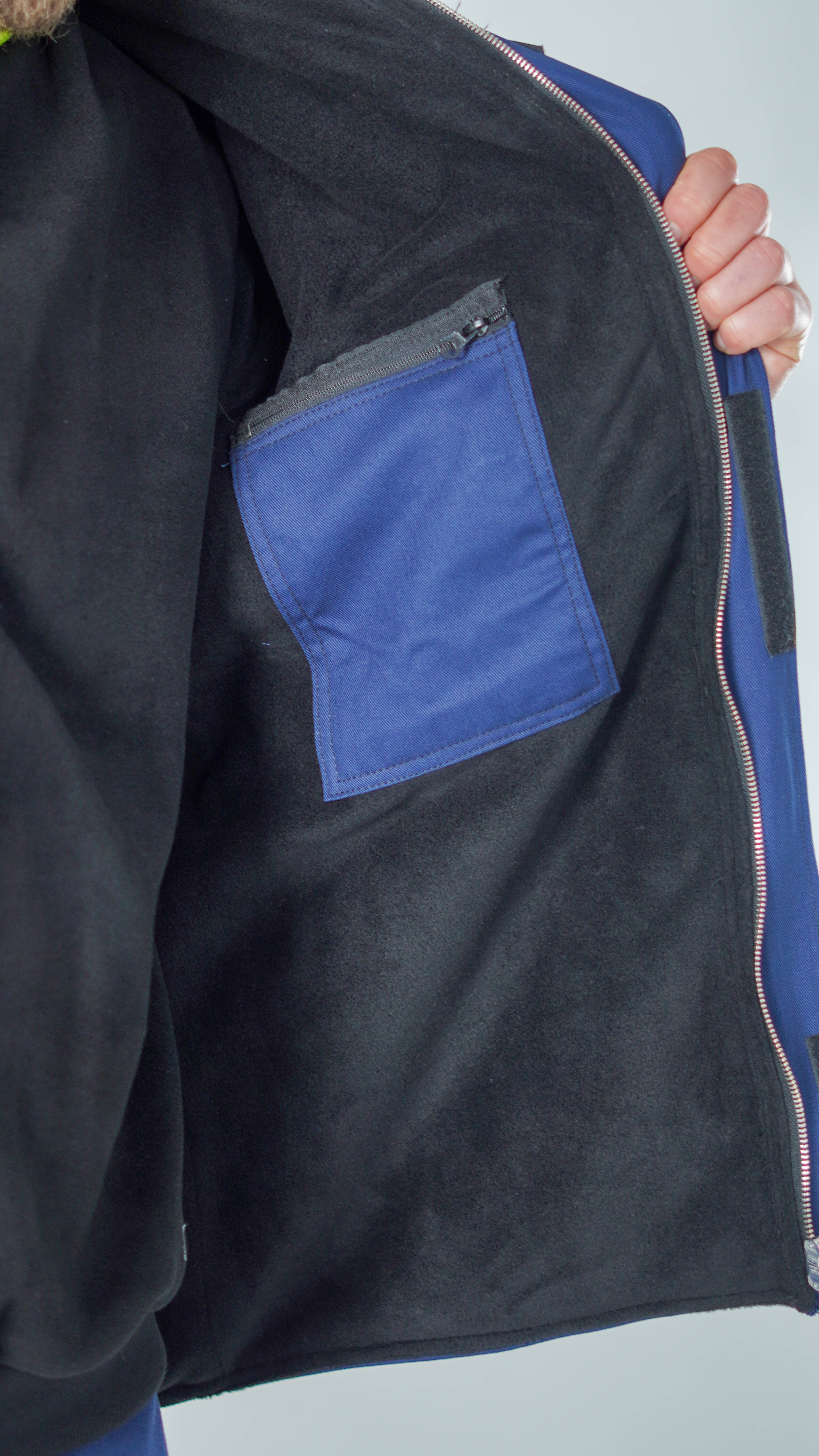 Komplet Profesionalno Teget Odelo Za Varioce