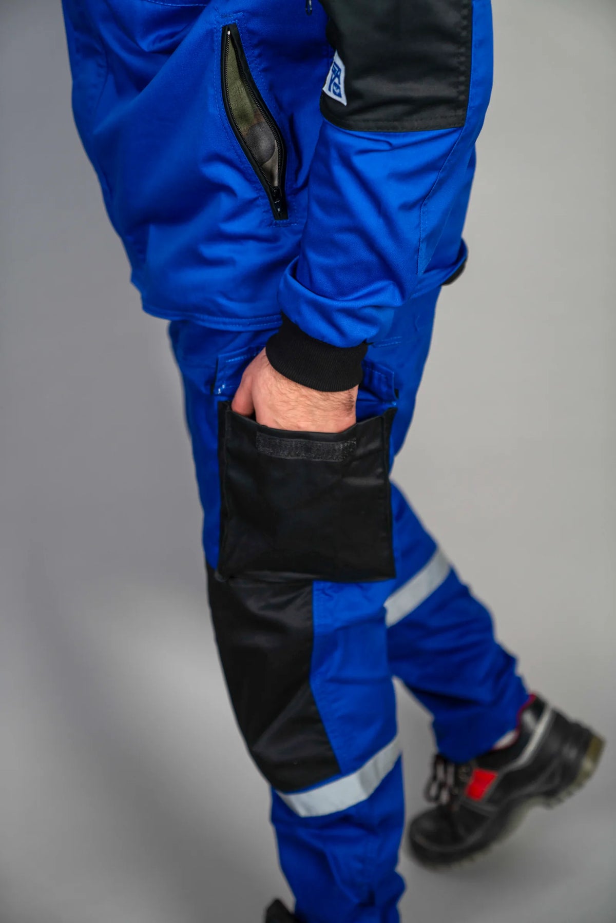 Kraljevsko plave radne pantalone, zimska jakna Sayo