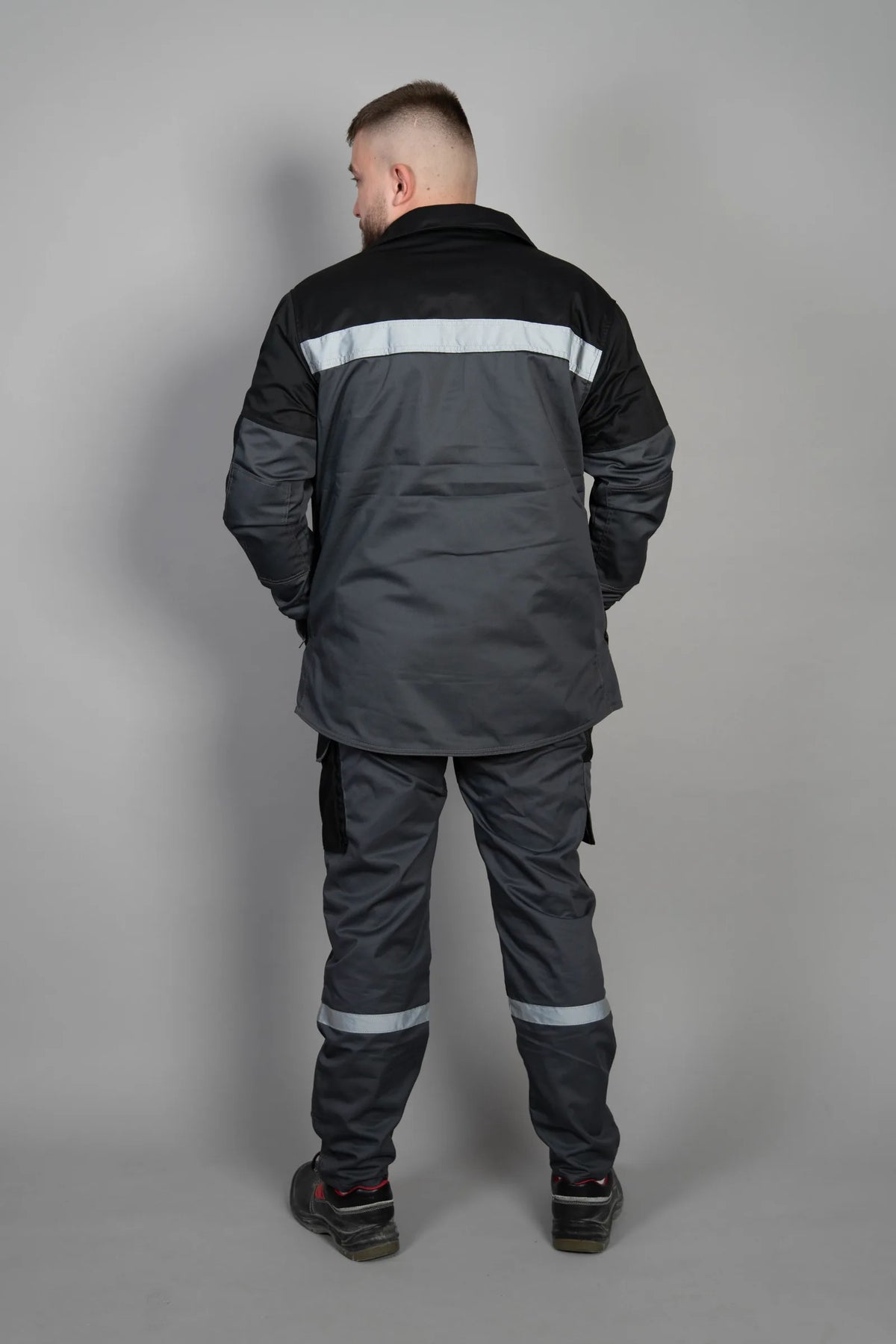 Sive radne pantalone, zimska jakna Sayo