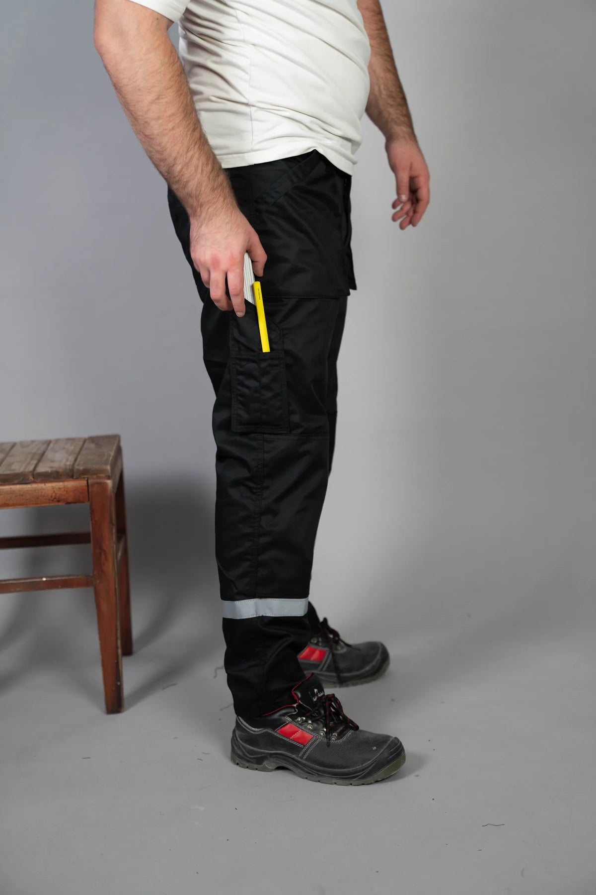 Crne radne pantalone, zimska jakna Sayo