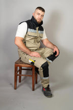 Bež radne pantalone i prsluk Sayo